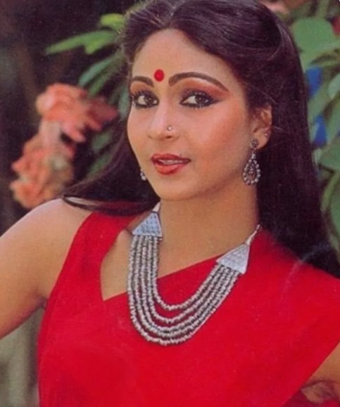 एक ही टेक में शॉट ओके कर देती थी ये एक्ट्रेस, देखें 'स्वर्ग से उतरी अप्सरा' कहलाने वाली इस हीरोइन की 10 फोटो