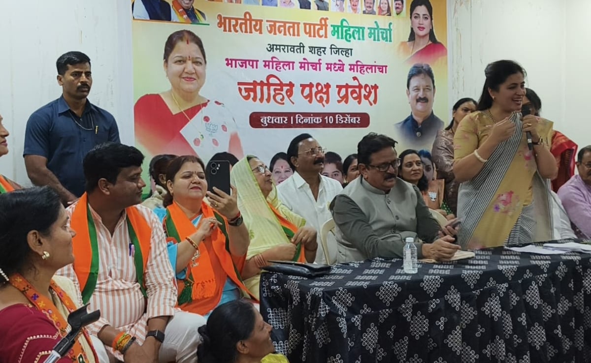 महाराष्ट्र के अमरावती में बीजेपी महिला मोर्चा की बैठक को संबोधित करतीं नवनीत राणा.