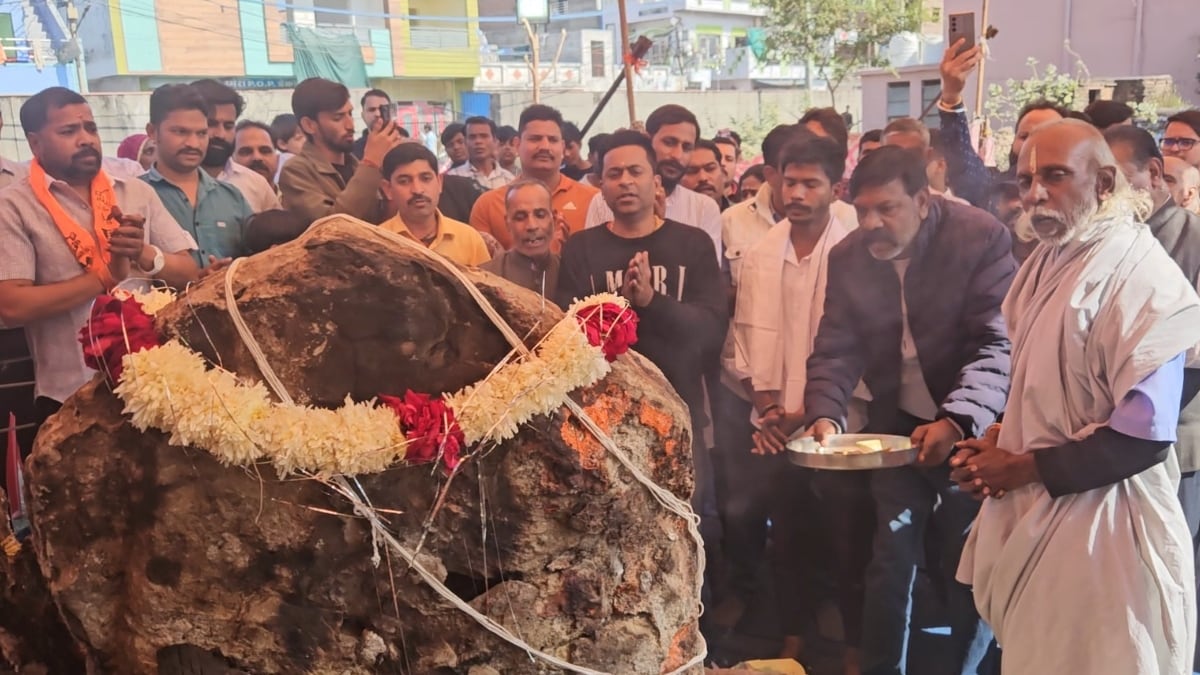 हनुमान जी की प्रतिमा मिलने के बाद श्रद्धालु पूजा के लिए आ रहे हैं