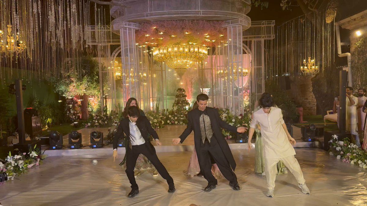 Viral Video: Hrithik Roshan Dances With Sons At Cousin Eshaan's Wedding