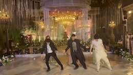 Hrithik Roshan Dances With Sons Hrehaan And Hridhaan To <i>Ishq Tera Tadpave</i> At Cousin Eshaan's Wedding, Breaks Internet