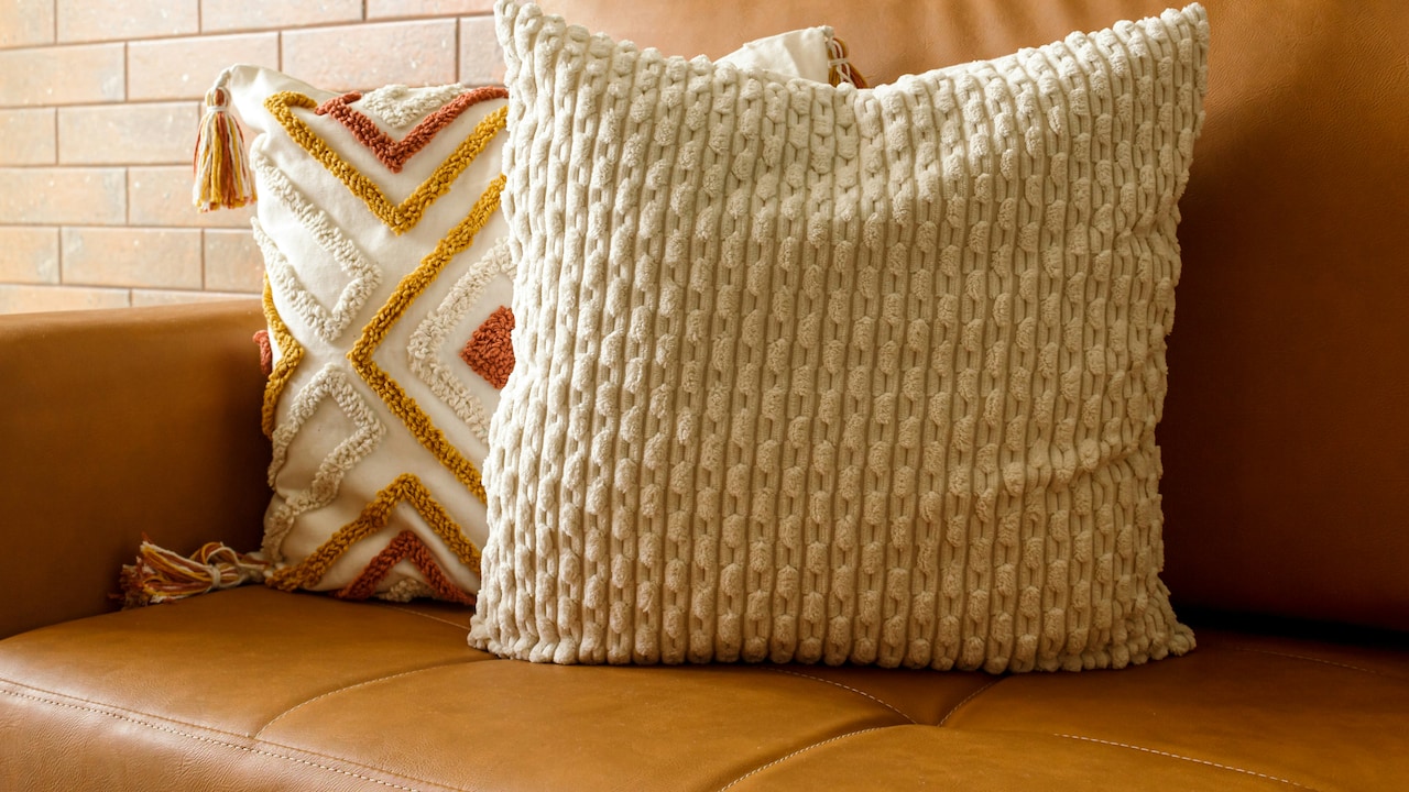 Choose Cushion Covers Based On Fabric, Season And Daily Use