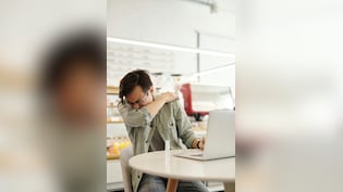 क्&zwj;या बलगम को थूकने की बजाय निगल जाना सही है, इसका शरीर पर क्&zwj;या असर होता है, बलगम सुखाने के तरीके