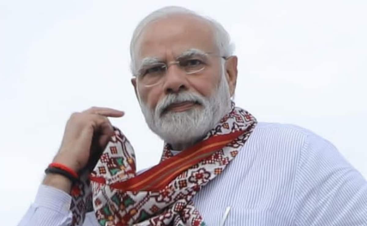 Prime Minister Narendra Modi wearing a Patan Patola scarf. Photo: Salvi Nirmal/Instagram Prime Minister Narendra Modi wearing a Patan Patola scarf. Photo: Salvi Nirmal/Instagram