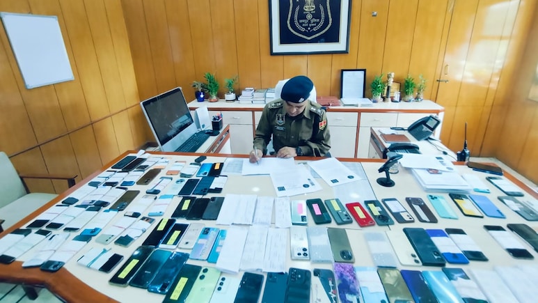 साइबर फ्रॉड पर जयपुर पुलिस का बड़ा एक्शन, 26 मोबाइल फोन जब्त कर रोकी 1.49 करोड़ की ठगी 