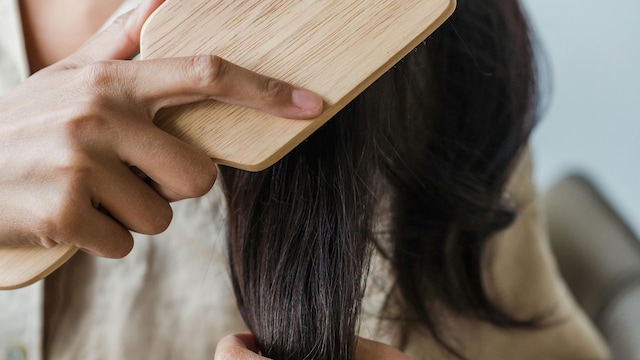 Chronic stress causes hair loss primarily by elevating cortisol levels