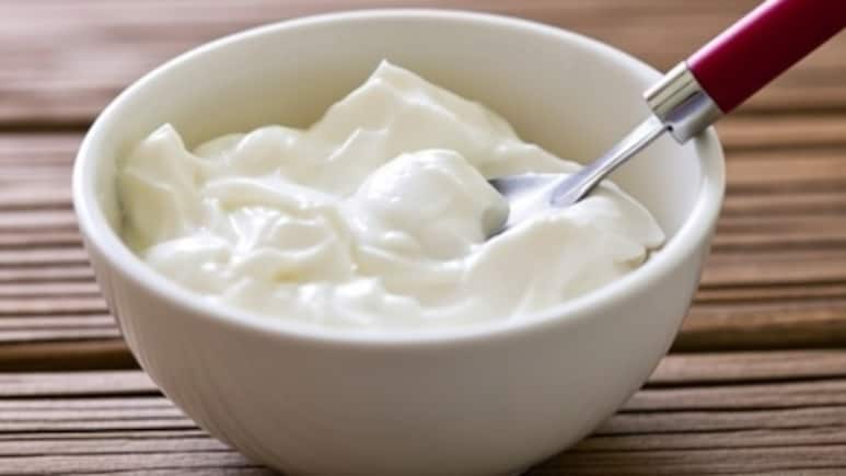 सर्दियों में दही खाना फायदेमंद या नुकसानदायक?  जानें सबसे जरूरी सवालों के जवाब