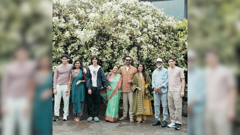 Samantha's Unseen Mehendi Pic With Raj Nidimoru's Family Before Coimbatore Wedding. Courtesy, Sheetal Nidimoru