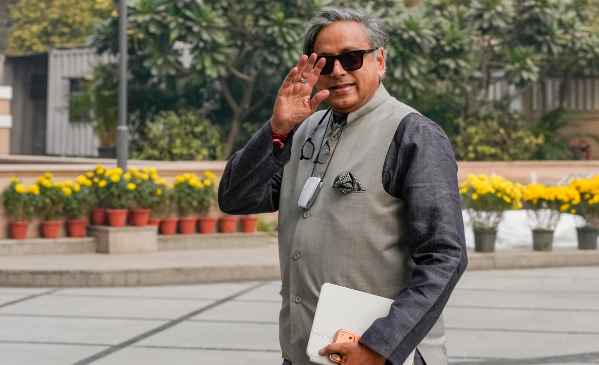 'RSS से सीखना चाहिए, दिग्विजय सिंह ने जो कहा वो सही...', शशि थरूर का बड़ा बयान