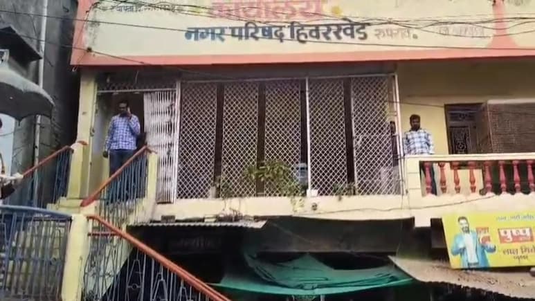 Akola News : 25 वर्षांचा संघर्ष संपला! अकोल्यातील 'या' गावात पहिली ऐतिहासिक निवडणूक, वाचा Ground Report