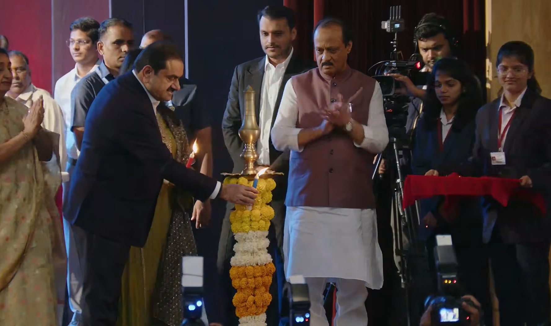 'महाराष्&zwj;ट्र के विकास को मिलेगा बढ़ावा...' अदाणी ग्रुप के चेयरमैन गौतम अदाणी ने बारामती में AI सेंटर ऑफ एक्सीलेंस का उद्घाटन किया