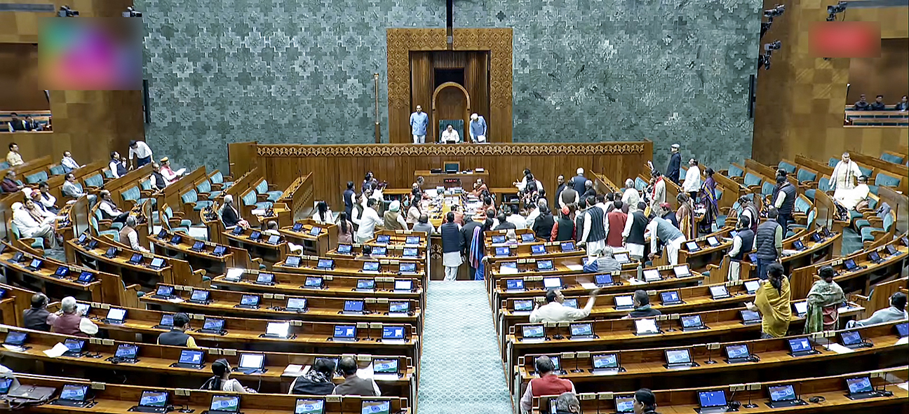 Parliament Winter Session Live: संसद में आज फिर प्रदूषण के मुद्दे पर विपक्ष करेगा प्रदर्शन, जानिए हर अपडेट्स