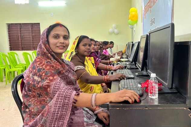 अदाणी फाउंडेशन फ्री में देगा कंप्यूटर व AI ट्रेनिंग, रायगढ़ में महिलाओं को म&zwj;िलेगा रोजगार