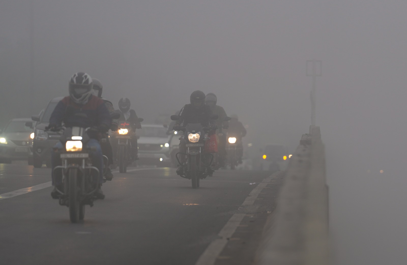FOG Alert: अगले 6 दिन भयंकर कोहरा! यूपी, दिल्ली में सड़क पर घुप्प अंधेरा, जानें क्या है मौसम विभाग की चेतावनी