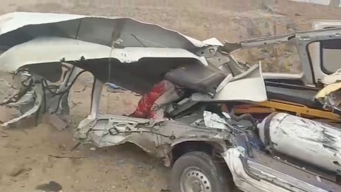 फतेहपुर में दिखा कोहरे का कहर, छात्रों से भरी स्कूल बस ने एंबुलेस को मारी टक्कर, ड्राइवर की मौत