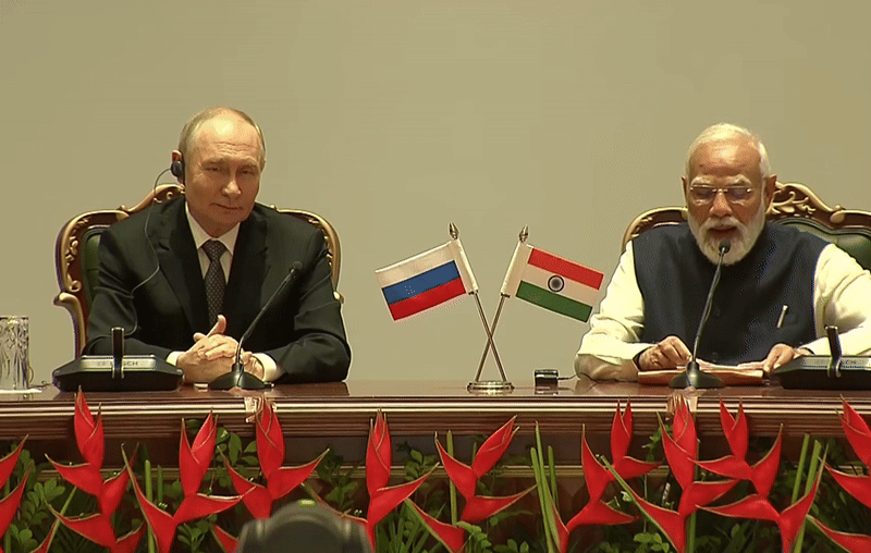 यह मुझे साफ दिख रहा है... PM मोदी ने ऐसा क्या कहा जो मंद-मंद मुस्कुराए पुतिन