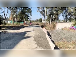 आदिवासी बालक छात्रावास के लिए 10 लाख में बनी सीसी रोड कुछ ही दिनों में उखड़ी, भ्रष्टाचार का खुला खेल