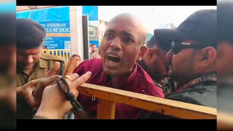 पहले चाकू लेकर भगवान राम पर आपत्तिजनक टिप्पणी, फिर CM की सभा में युवक ने किया जोरदार हंगामा, पुलिस ने दबोचा