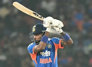 India vs South Africa 1st T20I LIVE Score: Abhishek Sharma Convinces Suryakumar Yadav To Take Huge DRS Call. Result Is This