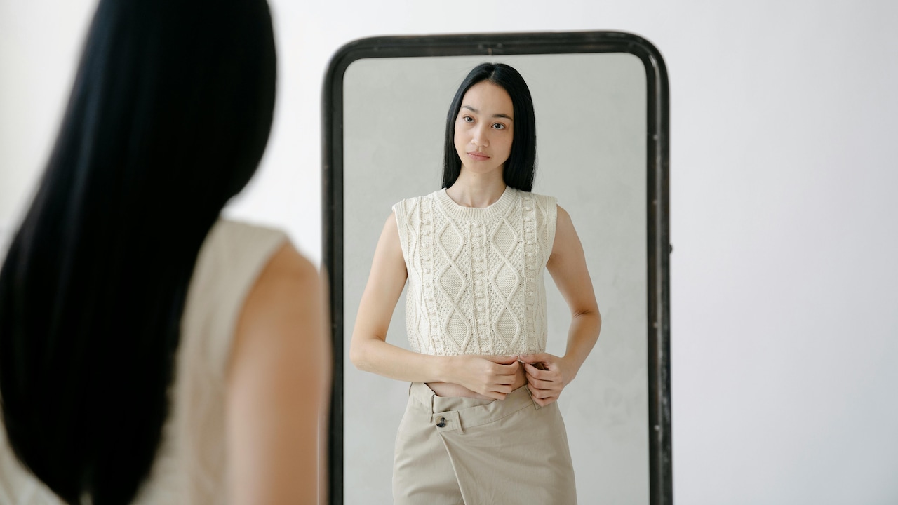 7 Best Sleeveless Tops for Office, Brunch, Parties, and Everyday Style - Chic Outfits for Every Occasion.