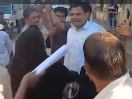 Kalyan News : एका घरासाठी 'फिल्मी' राडा! KDMC मुख्यालयाच्या गेटवर ठेकेदार-लाभार्थी भिडले; पाहा काय घडले...