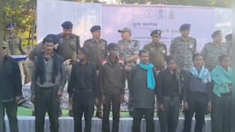 1 करोड़ के इनामी कमांडर रामधेर समेत 12 नक्सलियों का सरेंडर, AK-47 और इंसास राइफल सहित हथियार डाले