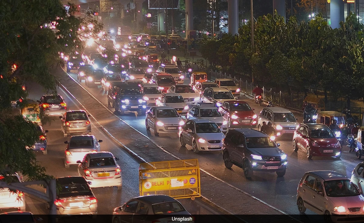 Delhi Police's New Year's Eve Advisory: Key Roads Closed, Limited Parking