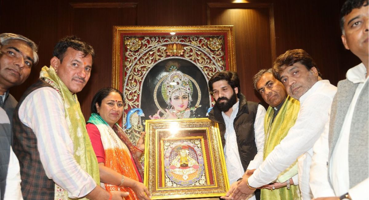 दिल्ली की मुख्यमंत्री रेखा गुप्ता का स्वागत किया. 