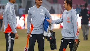 IND&nbsp;vs&nbsp;SA LIVE Score, 4th t20i: खराब मौसम के चलते टॉस में देरी, मास्क पहने दिखे हार्दिक पांड्या