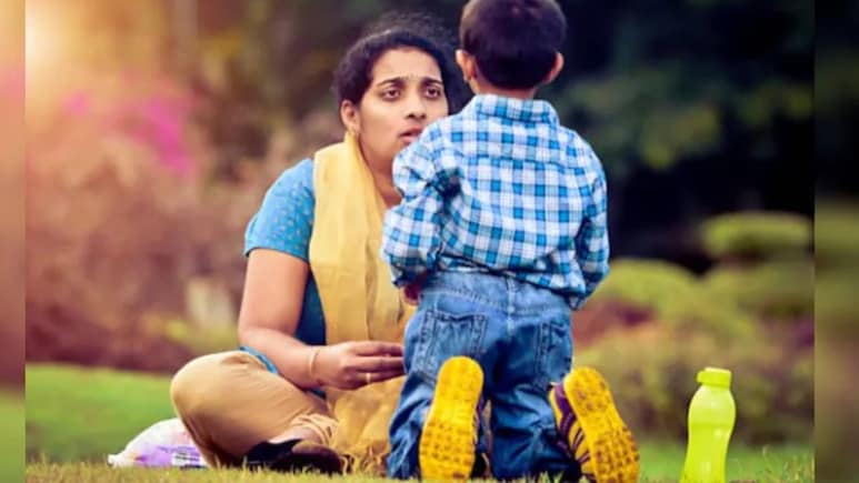 वर्गातील मुलींना खुश करण्यासाठी शाळकरी मुलानं केलं मोठं कांड! आई-वडिलांच्या पायाखालची जमिनच सरकली