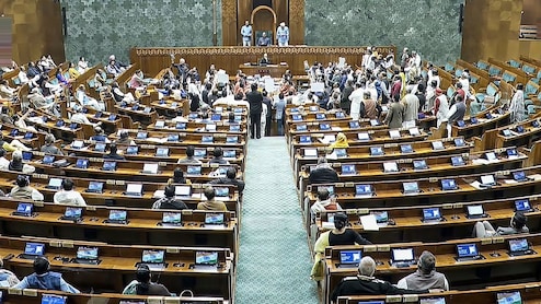 LIVE: 'मोदी सरकार ने एक रात में खत्म कर दी मनरेगा की 20 साल की विरासत', राहुल गांधी का निशाना