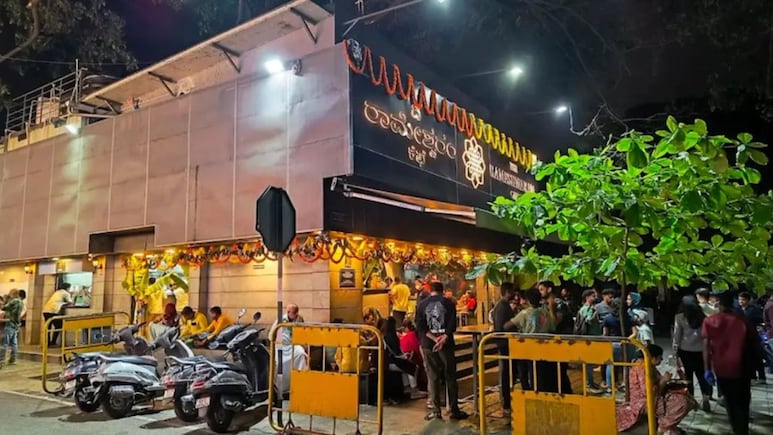 Pune Rameshwaram Cafe: प्रसिद्ध 'रामेश्वरम कॅफे'ची फ्री ऑफर..! पुणेकर तुटून पडले; VIDEO तुफान व्हायरल