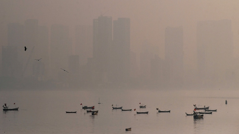 मुंबई में ग्रैप-4 की पाबंदियों के बाद AQI 150 से नीचे, दिल्‍ली की हवा में अब भी घुट रहा दम
