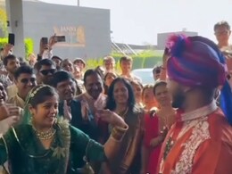 पहले शर्माया, फिर अपनी होने वाली दुल्हन को देख खुश हो गया दूल्हा, किया ऐसे खुलकर डांस, बार-बार देख रहे लोग वीडियो