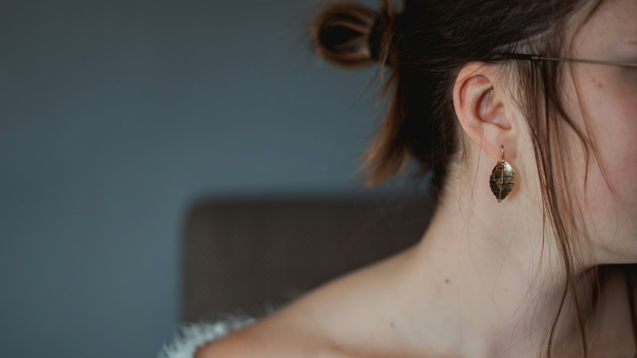 How To Pick Lightweight Earrings That Stay Comfortable Whole Day How To Pick Lightweight Earrings That Stay Comfortable Whole Day