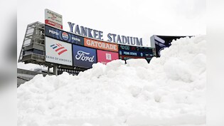 अमेरिका में विंटर स्टॉर्म का कहर, हजारों उड़ान रद्द, न्यूयॉर्क में 10 इंच तक गिरी बर्फ