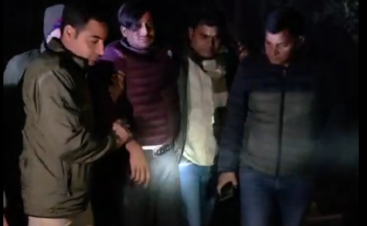 पुलिस के साथ मुठभेड़ में घायल हुआ कुख्यात साइबर अपराधी, इतने रुपये का इनाम घोषित था