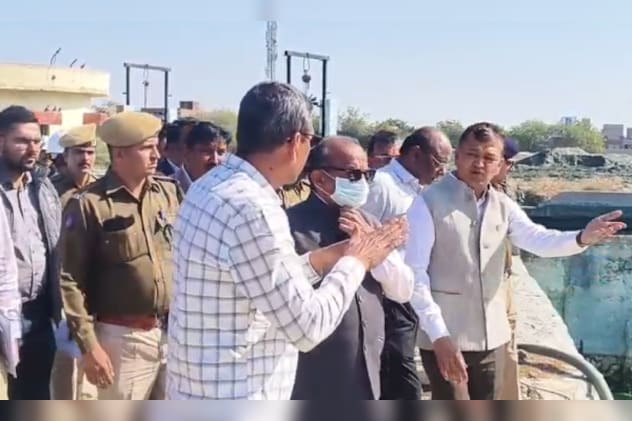 सुबह जस्टिस संगीत लोढ़ा अपनी टीम के साथ निरीक्षण पर निकले.