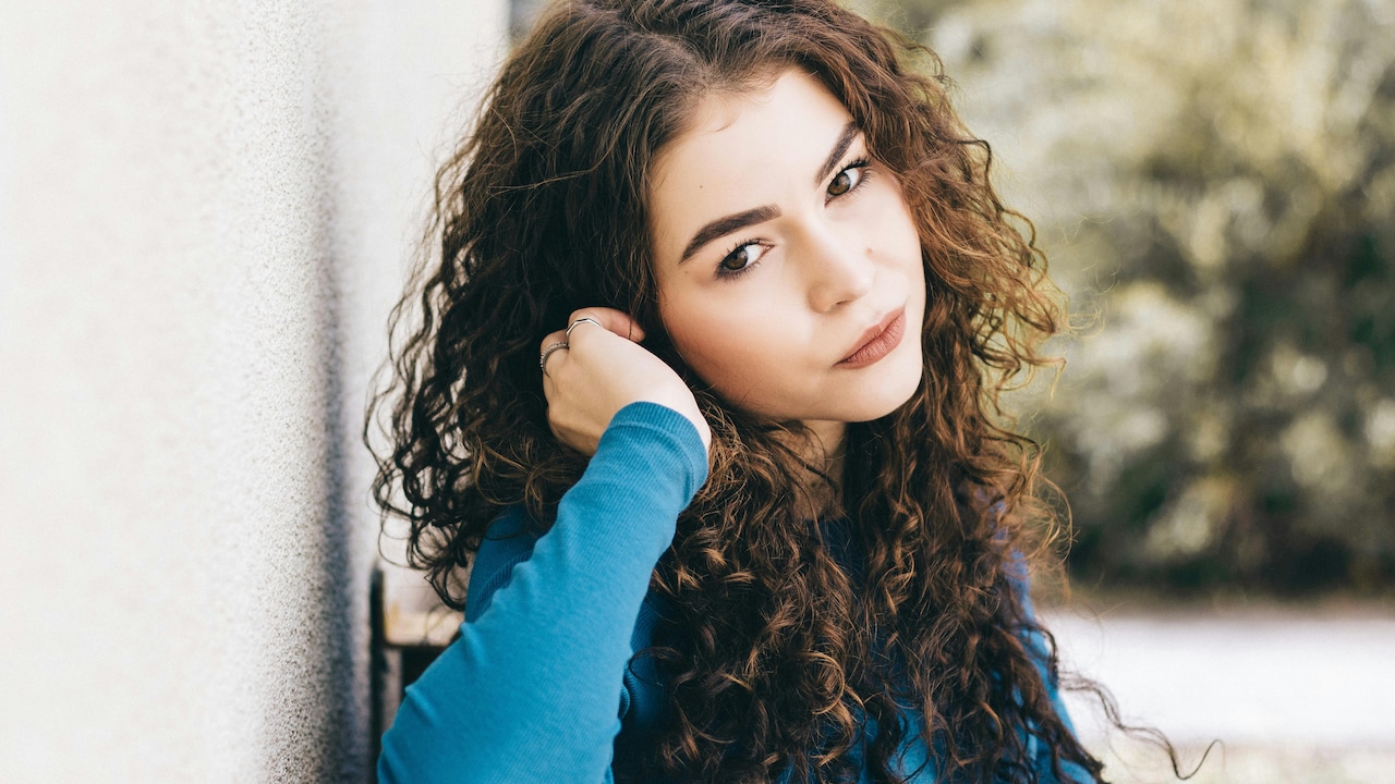 Remember that dry scalp needs moisturising Remember that dry scalp needs moisturising