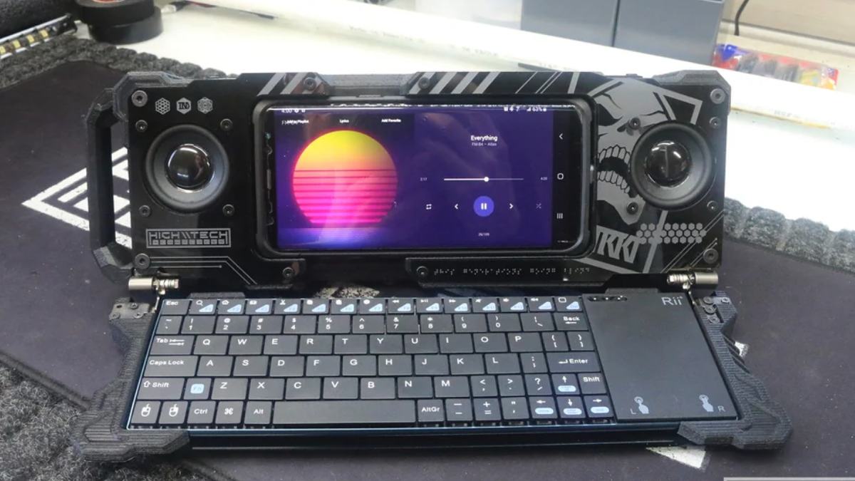 स्मार्टफोन को बना दिया ऑल-इन-वन कंप्यूटर! ऑनलाइन शेयर किया CyberDeck बनाने का पूरा तरीका