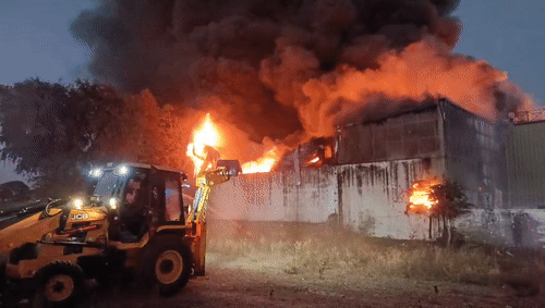 जयपुर में DPS स्कूल के पास JCB वर्कशॉप में लगी भीषण आग, रिंग रोड पर ट्रैफिक डायवर्ट