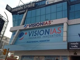 UPSC टॉपर्स की फोटो दिखाकर महंगे कोर्स बेचने का खेल खत्म! Vision IAS पर लगा 11 लाख रुपये का जुर्माना