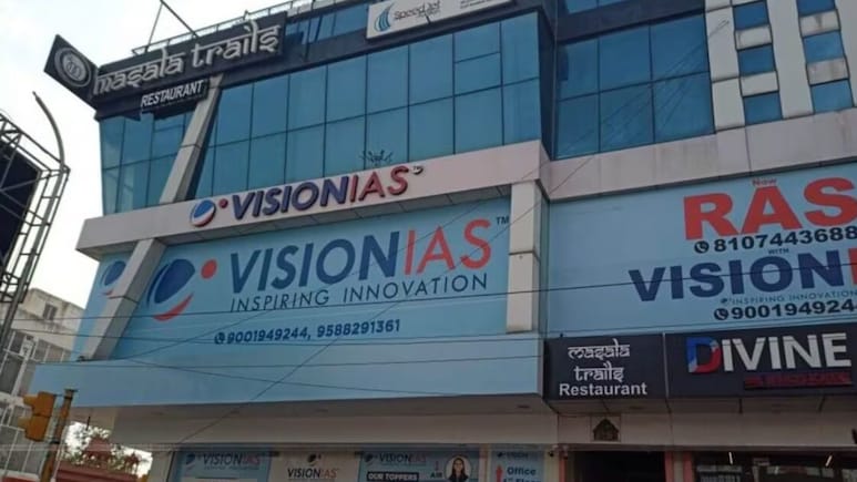 UPSC टॉपर्स की फोटो दिखाकर महंगे कोर्स बेचने का खेल खत्म! Vision IAS पर लगा 11 लाख रुपये का जुर्माना