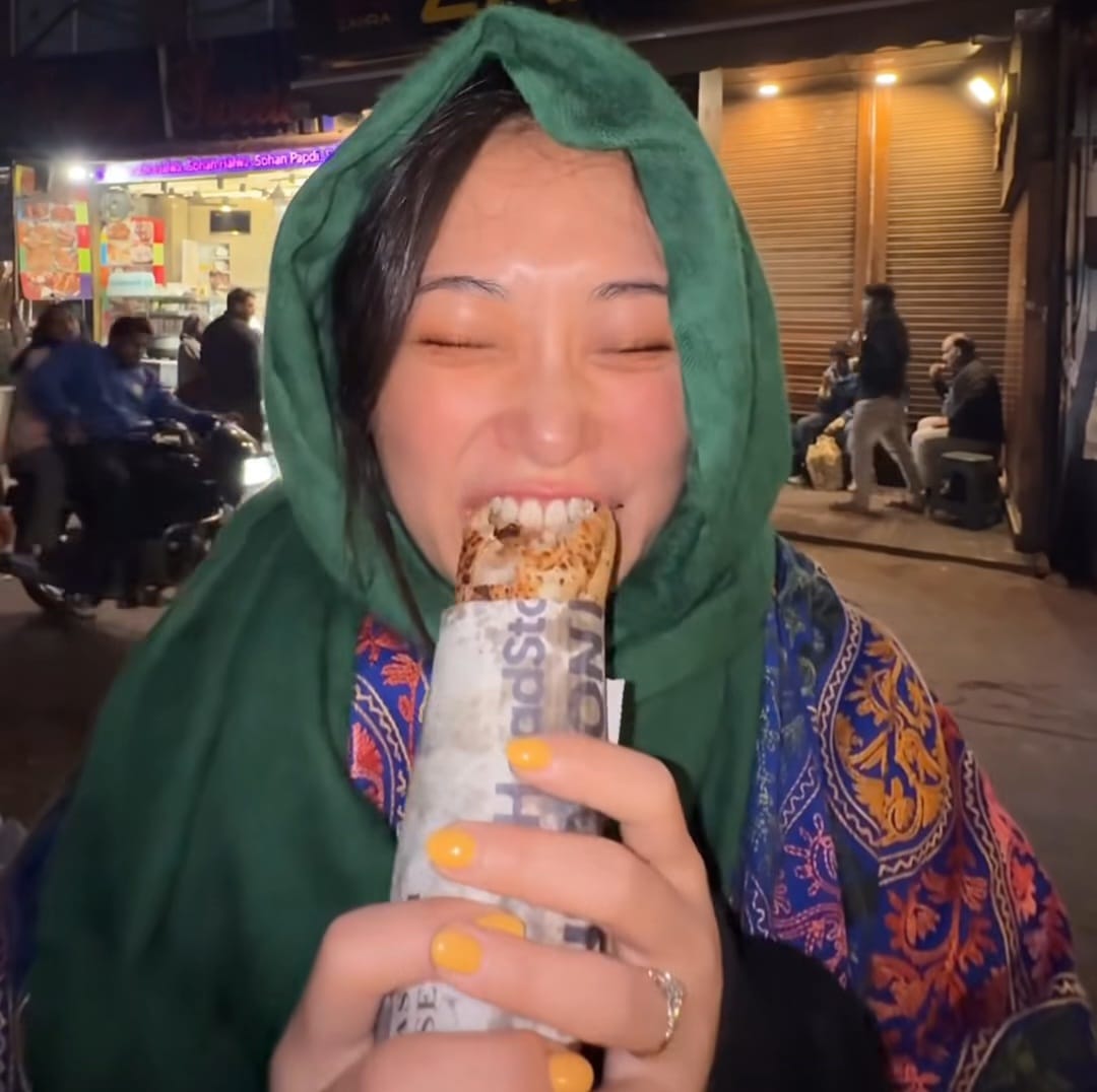 Korean Vlogger Eats Nihari, Egg Paratha, More, Before Sunrise In Delhi