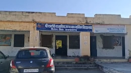 Rajasthan: पीएमश्री स्कूल में शारीरिक शिक्षक ने महिला टीचर से की छेड़छाड़, भड़के ग्रामीण, घेराव कर किया हंगामा