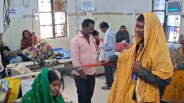 बिहार के अस्पताल में झाड़-फूंक! इमरजेंसी वार्ड में लोगों ने देखा भगत का 'मैजिक शो', अब उठ रहे सवाल
