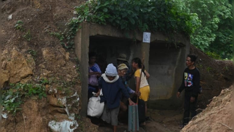 क्लस्टर बमों से दहला कंबोडिया, थाईलैंड से सीमा संघर्ष ने लिया खतरनाक मोड़