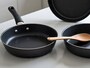 Non Stick Cookware Set Under 1000: चिकनाई हो या मसाले के दाग, अब मिनटों में निकलेंगे जिद्दी से जिद्दी दाग