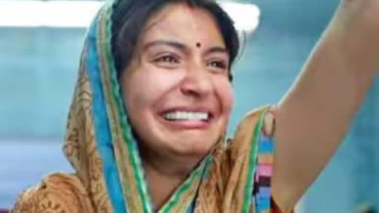 जब अनुष्का शर्मा इस एक्ट्रेस से हार गई थीं डेब्यू अवॉर्ड, बच्चों की तरह थीं रोईं, बोली- उन्होंने उसे दे दिया.