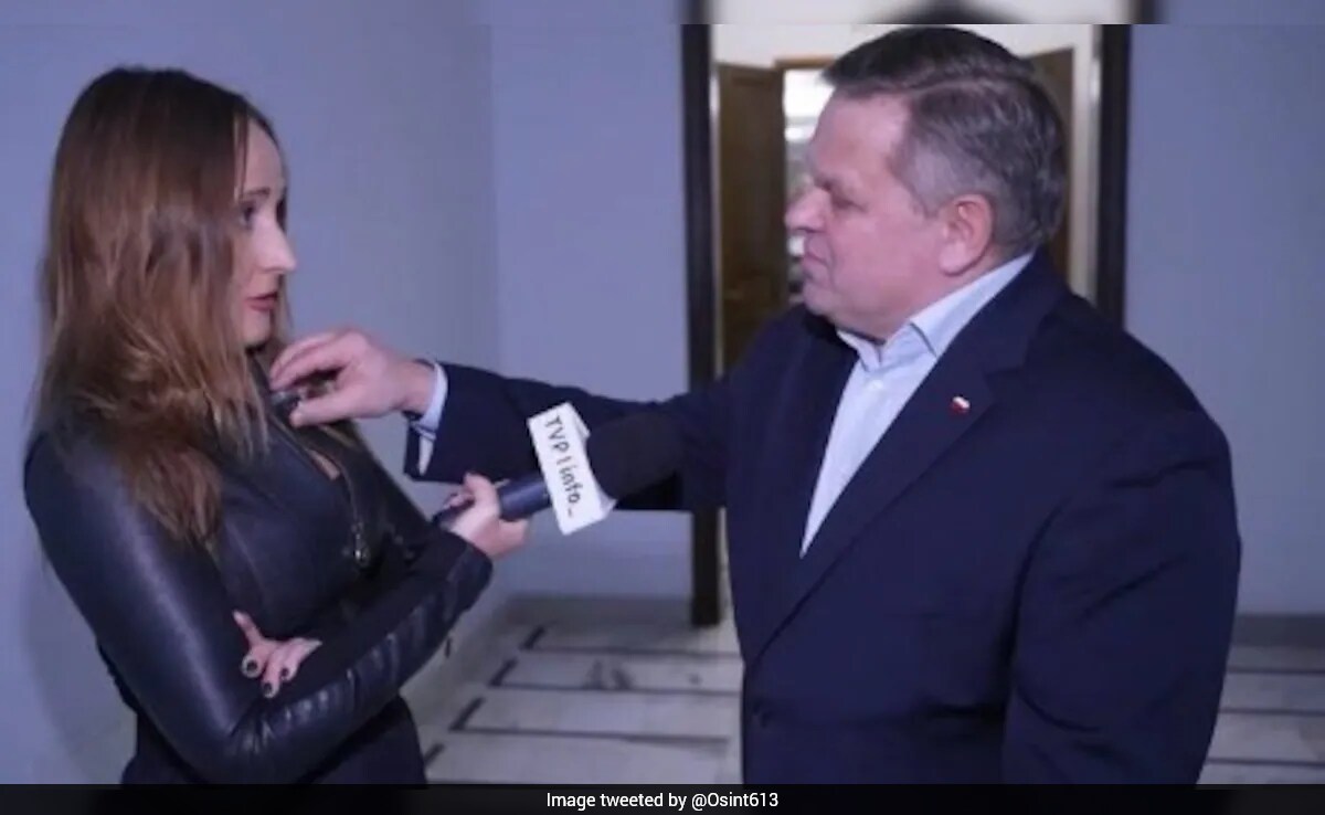 Polish Senator's Attempt to Remove Journalist's Mic Sparks Outrage